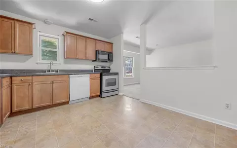Entry Way - 315 Mary St, Hampton, VA 23664 photo 1 of 3