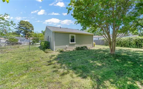 Exterior - 315 Mary St, Hampton, VA 23664 photo 7 of 10