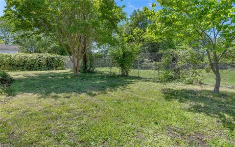 Exterior - 315 Mary St, Hampton, VA 23664 photo 6 of 10
