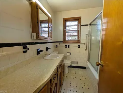 Bath - 1408 Elder Ave, Chesapeake, VA 23325 photo 1 of 1