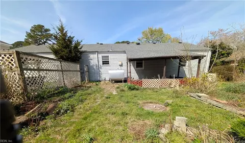 Exterior - 1408 Elder Ave, Chesapeake, VA 23325 photo 4 of 6