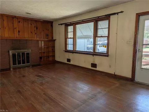 Living - 1408 Elder Ave, Chesapeake, VA 23325 photo 3 of 7