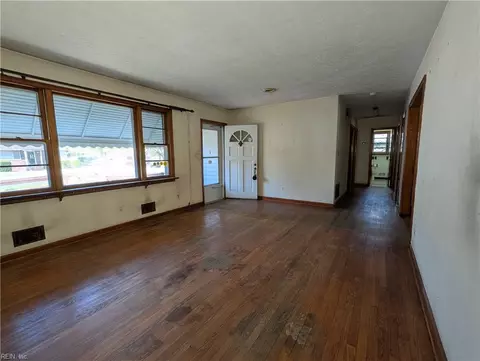 Living - 1408 Elder Ave, Chesapeake, VA 23325 photo 2 of 7