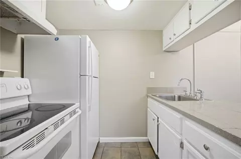 Kitchen - 109 Hampton Club Dr #3, Hampton, VA 23666 photo 1 of 1