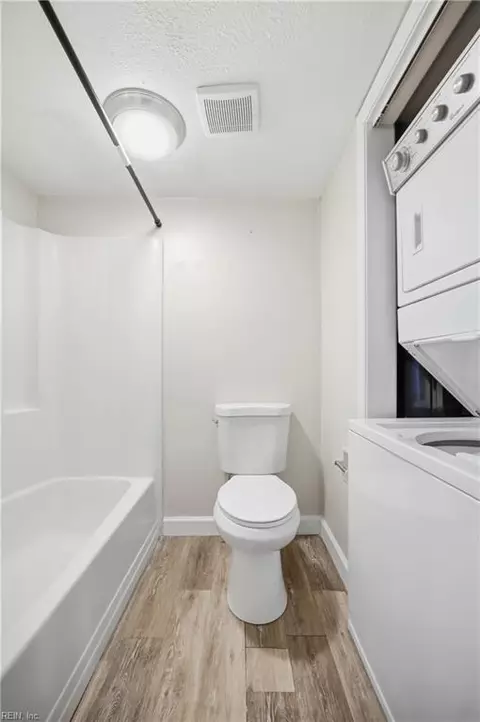 Bath - 109 Hampton Club Dr #3, Hampton, VA 23666 photo 1 of 1
