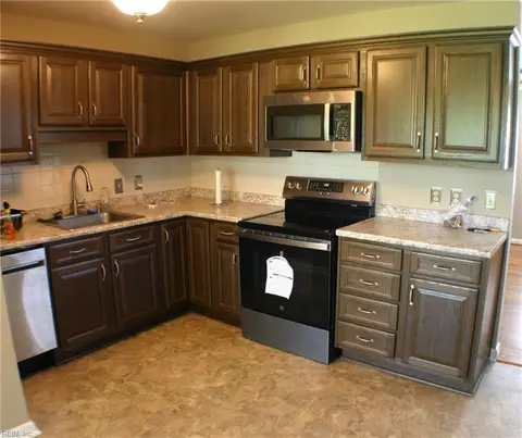 425 Keith Ct, Chesapeake, VA 23325