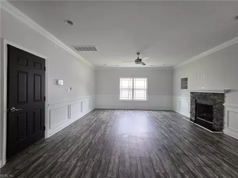 Living - 1405 Old Buckroe Rd, Hampton, VA 23663 photo 4 of 5