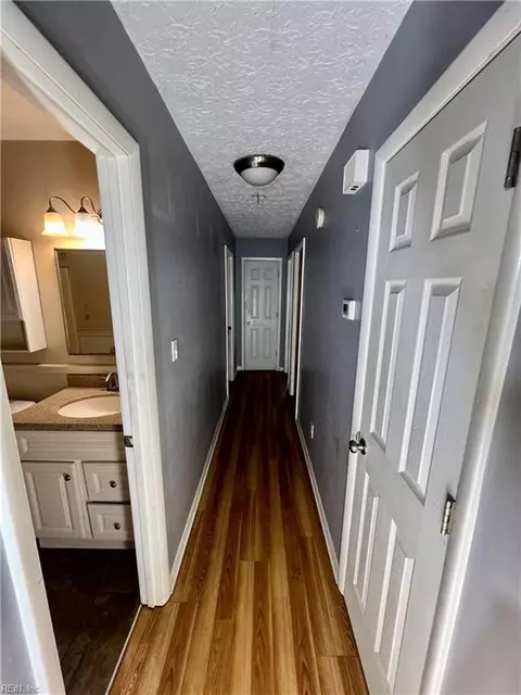 Entry Way - 119 Admiral Ct, Hampton, VA 23669 photo 3 of 3