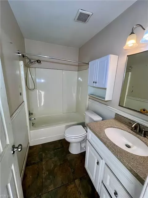 Bath - 119 Admiral Ct, Hampton, VA 23669 photo 1 of 2