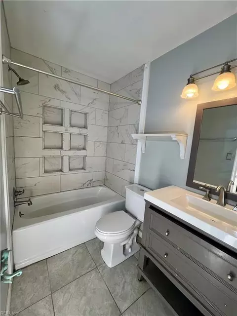 Bath - 119 Admiral Ct, Hampton, VA 23669 photo 2 of 2