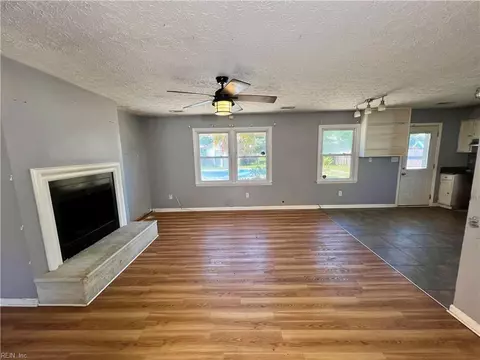 Living - 119 Admiral Ct, Hampton, VA 23669 photo 2 of 3