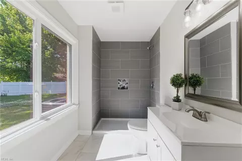 Bath - 3 Marcella Rd, Hampton, VA 23666 photo 3 of 3
