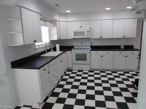 Kitchen - 3105 Deans Ct, Chesapeake, VA 23321 photo 3 of 3