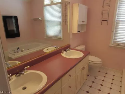 Bath - 3105 Deans Ct, Chesapeake, VA 23321 photo 3 of 6
