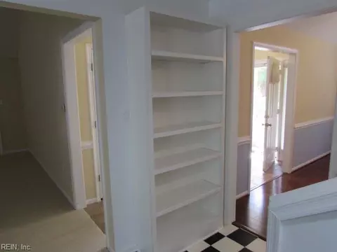 Entry Way - 3105 Deans Ct, Chesapeake, VA 23321 photo 3 of 7