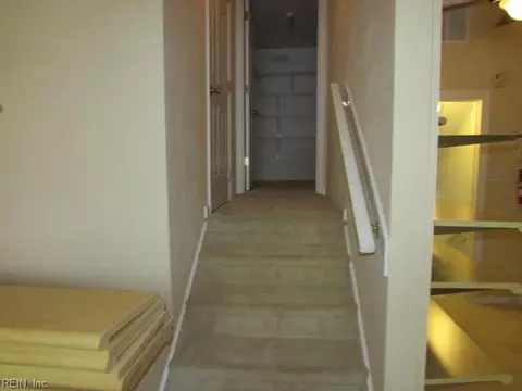 Entry Way - 3105 Deans Ct, Chesapeake, VA 23321 photo 5 of 7