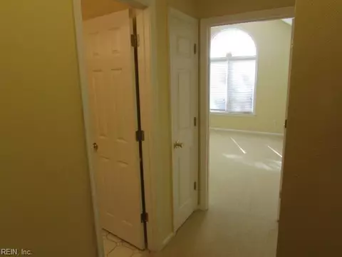 Entry Way - 3105 Deans Ct, Chesapeake, VA 23321 photo 6 of 7
