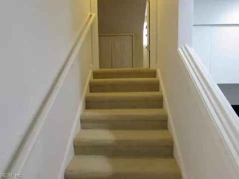 Entry Way - 3105 Deans Ct, Chesapeake, VA 23321 photo 4 of 7