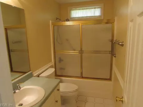 Bath - 3105 Deans Ct, Chesapeake, VA 23321 photo 2 of 6