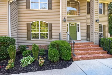 304 Wellington Cir, Smithfield, VA 23430