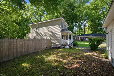 Exterior - 72 Ireland St, Hampton, VA 23663 photo 5 of 9