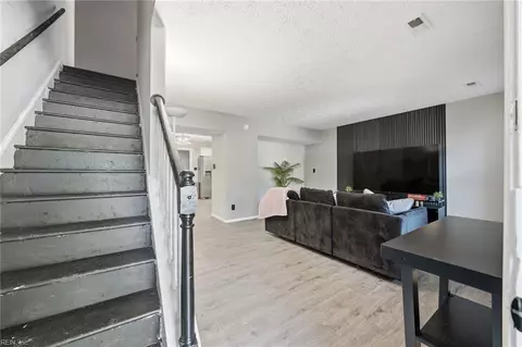 Entry Way - 72 Ireland St, Hampton, VA 23663 photo 1 of 2