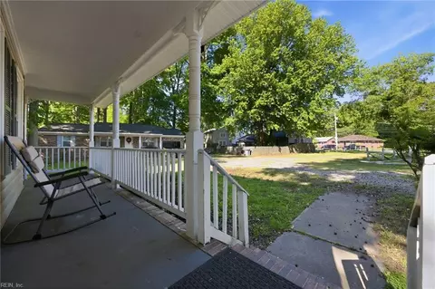 Exterior - 72 Ireland St, Hampton, VA 23663 photo 3 of 9