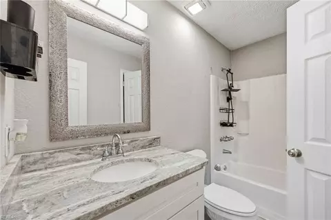 Bath - 72 Ireland St, Hampton, VA 23663 photo 2 of 2