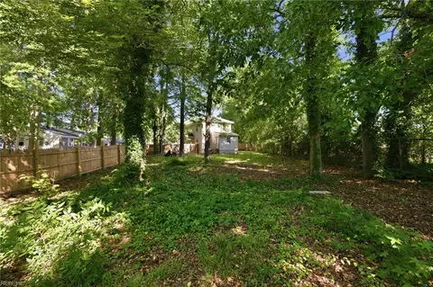 Exterior - 72 Ireland St, Hampton, VA 23663 photo 7 of 9