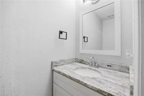 Bath - 72 Ireland St, Hampton, VA 23663 photo 1 of 2