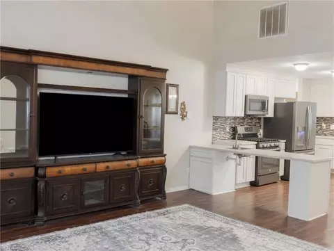 Living - 10 Dunn Cir, Hampton, VA 23666 photo 1 of 2