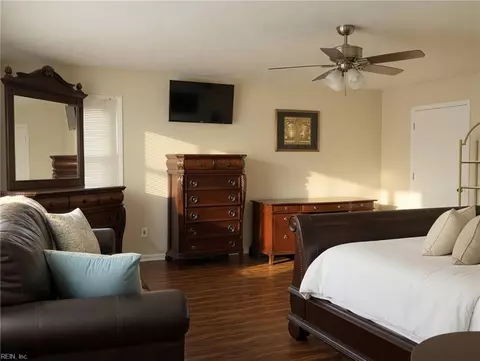 Bedroom - 10 Dunn Cir, Hampton, VA 23666 photo 1 of 2