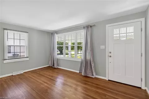 Living - 547 Fox Hill Rd, Hampton, VA 23669 photo 3 of 3