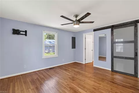 Bedroom - 547 Fox Hill Rd, Hampton, VA 23669 photo 2 of 6