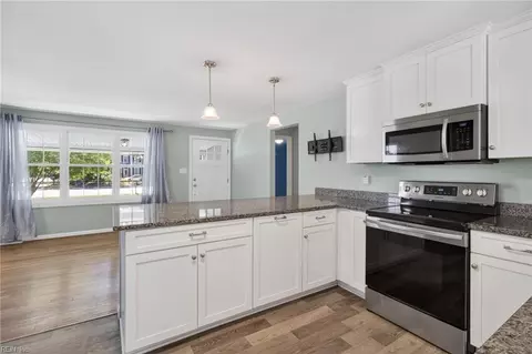 Kitchen - 547 Fox Hill Rd, Hampton, VA 23669 photo 2 of 4