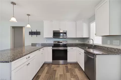 Kitchen - 547 Fox Hill Rd, Hampton, VA 23669 photo 1 of 4