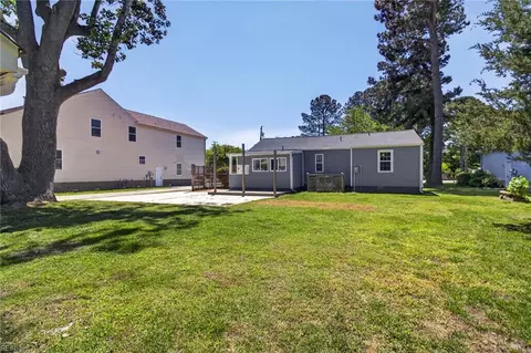 Exterior - 547 Fox Hill Rd, Hampton, VA 23669 photo 3 of 8