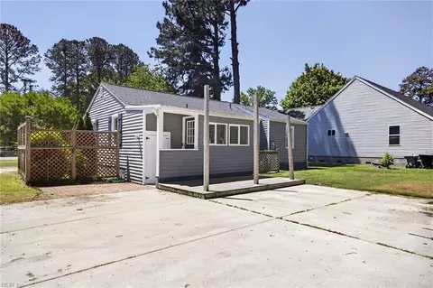 Exterior - 547 Fox Hill Rd, Hampton, VA 23669 photo 6 of 8