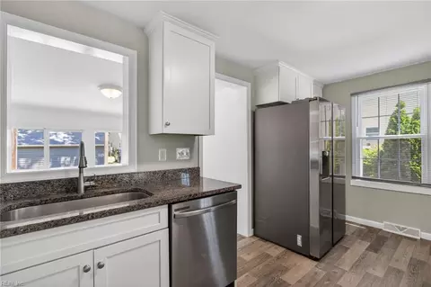 Kitchen - 547 Fox Hill Rd, Hampton, VA 23669 photo 3 of 4