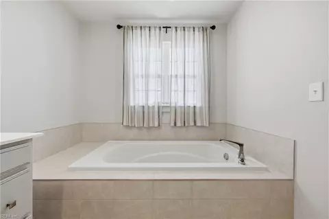 Bath - 563 Spring Hill Pl, Smithfield, VA 23430 photo 3 of 4