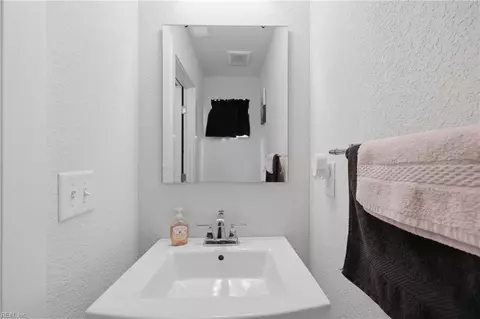 Bath - 563 Spring Hill Pl, Smithfield, VA 23430 photo 1 of 4