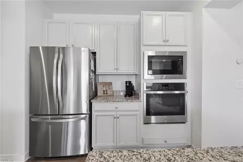 Kitchen - 563 Spring Hill Pl, Smithfield, VA 23430 photo 3 of 3