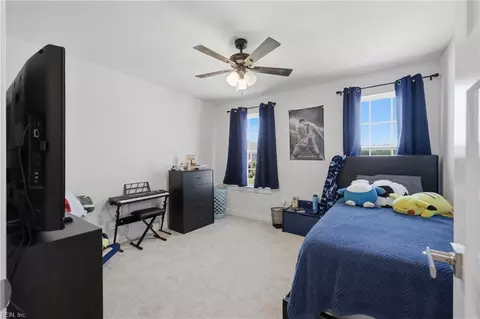 Bedroom - 563 Spring Hill Pl, Smithfield, VA 23430 photo 2 of 7