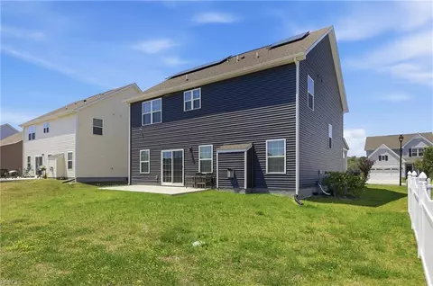 Exterior - 563 Spring Hill Pl, Smithfield, VA 23430 photo 6 of 10