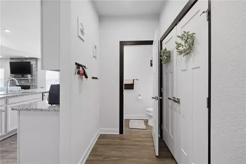 Entry Way - 563 Spring Hill Pl, Smithfield, VA 23430 photo 8 of 9