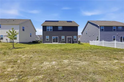 Exterior - 563 Spring Hill Pl, Smithfield, VA 23430 photo 5 of 10