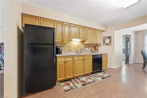 Kitchen - 705 Basnight Ct, Chesapeake, VA 23322 photo 4 of 4