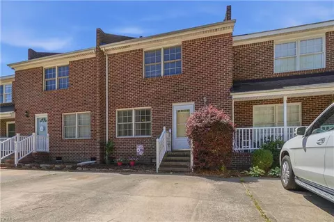 705 Basnight Ct, Chesapeake, VA 23322