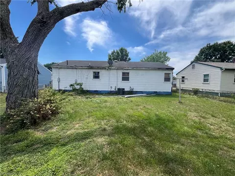 8508 Kennedy Dr, Hampton, VA 23605 photo 5