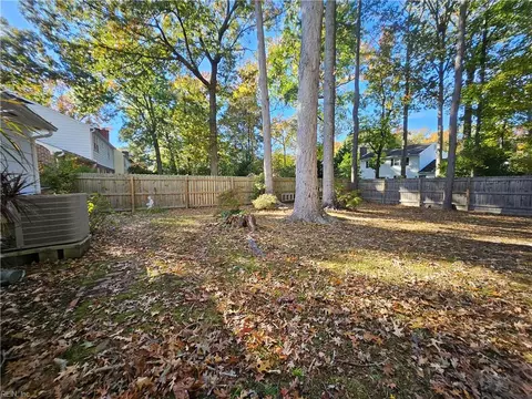 Exterior - 107 Five Forks Ln, Hampton, VA 23669 photo 8 of 9